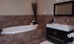 Practical Bath Décor: Commonly Overlooked Items